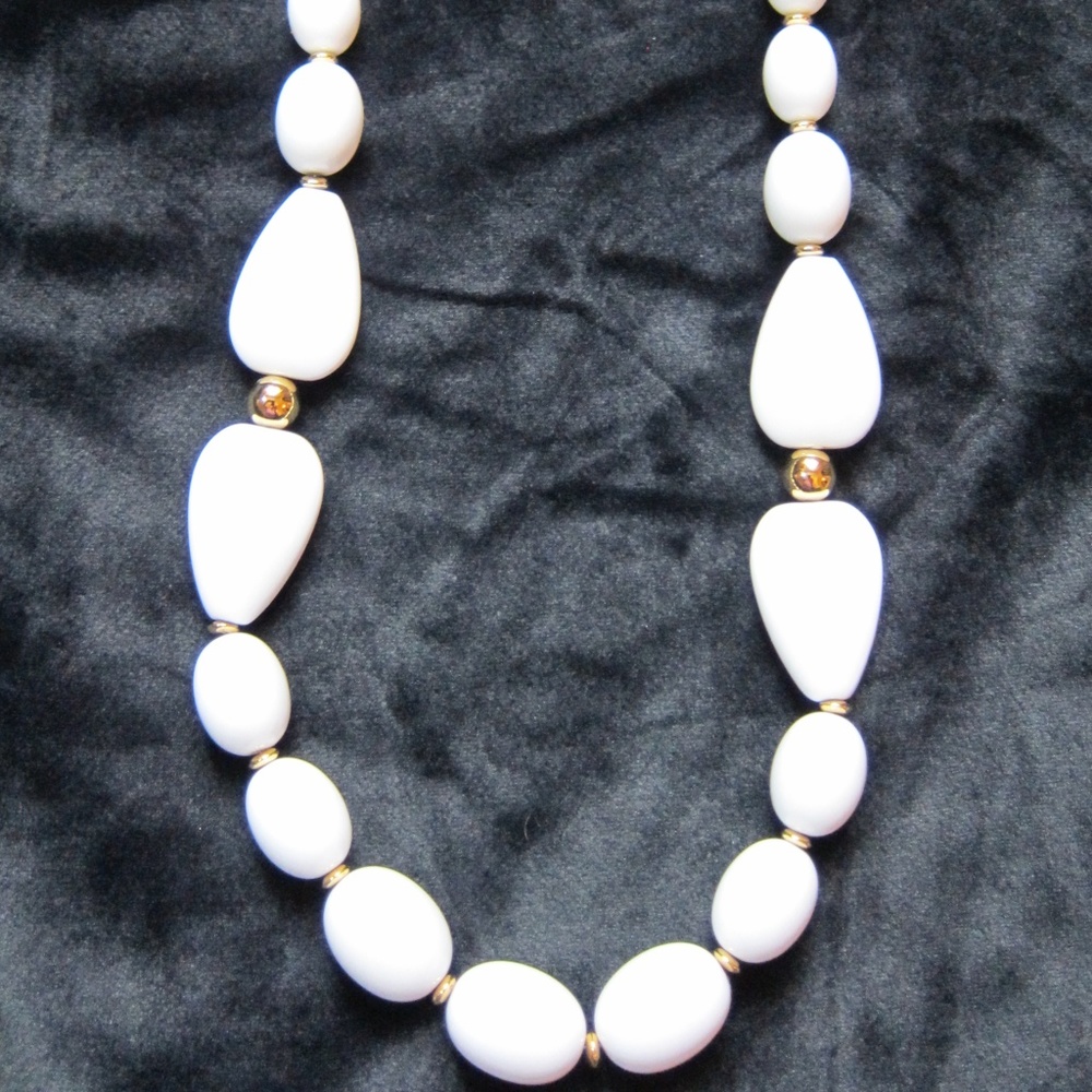 Vintage Napier white and gold necklace